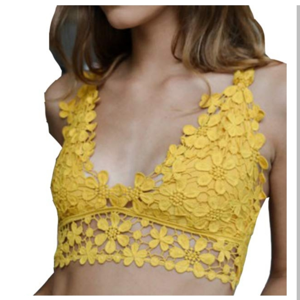 TD Collections// White Crochet Daisy Longline Bralette - Picture 2 of 10